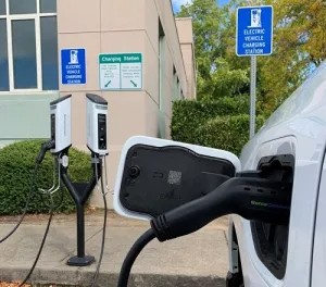 汽車充電樁市場的供需關系與調(diào)研報告